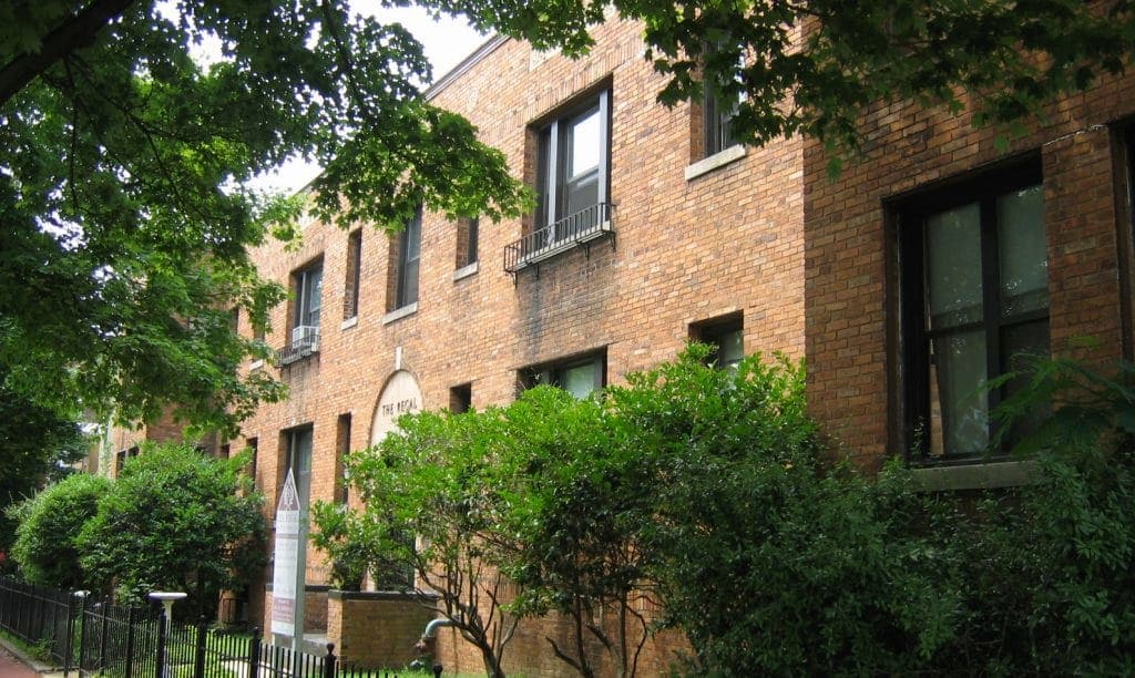 Regal2-Exterior