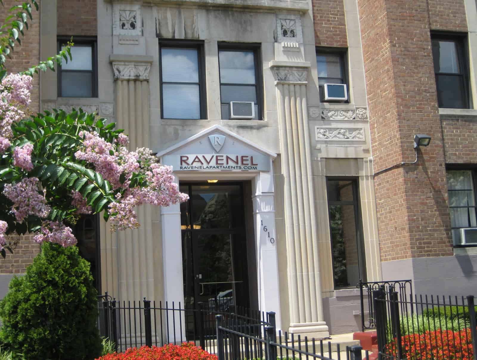 View of the entrance of the apartment building.